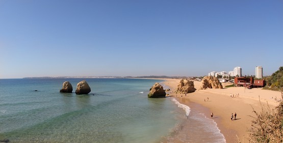 Spaziergang vom Strand Três Irmāos bis nach Alvor